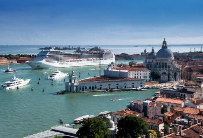 Stop mega navi a Venezia