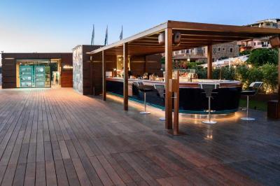 Riva Lounge inaugura al waterfront di Porto Cervo