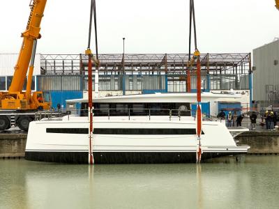 SILENT-YACHTS vara il primo catamarano SILENT 60 nel proprio cantiere di Fano