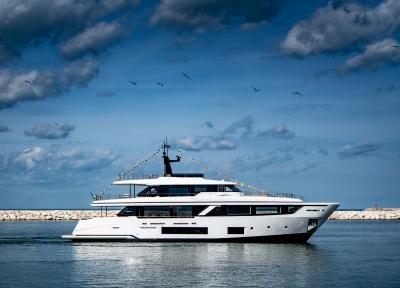 Custom Line vara il dodicesimo superyacht Navetta 30: un’icona di qualità, eleganza e design