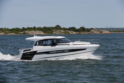 Volvo Penta and Beneteau, testing the NC37 prototype with hybrid/electric propulsion